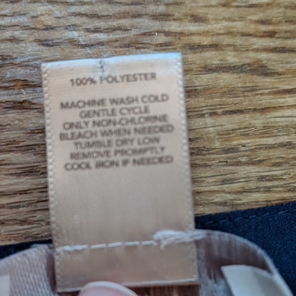 Host pick!🎉 Loft petite tunic - Picture 3 of 4